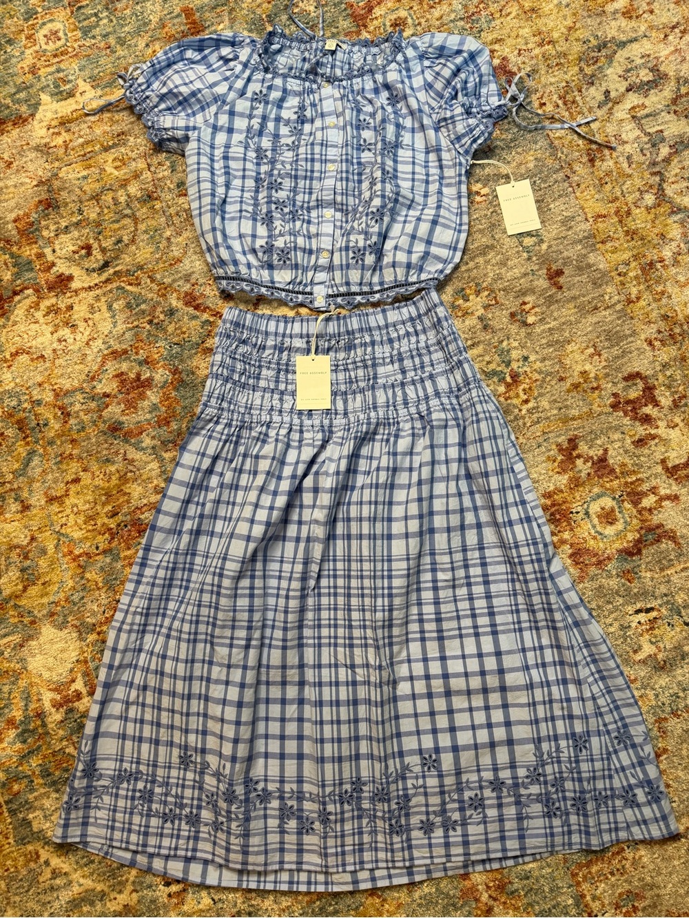 Free assembly skirt set- S NWT